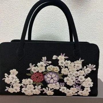 일본 의류용 백, 상아 자수