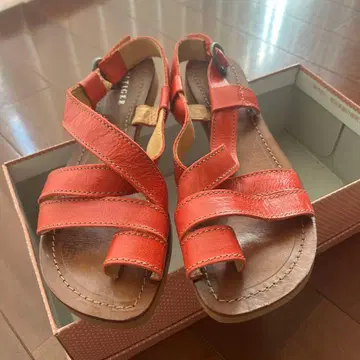 VOLTIGER 오렌지 샌들 스트랩 디자인