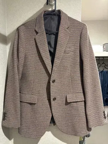 브라운 계열 체크 무늬 테일러드 자켓