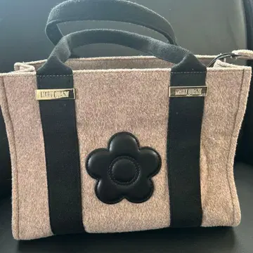 [ 완판템 ] 마리콴트 펠트 원단 데이지 핸드백