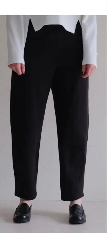 ella NUKU smooth pants (black)