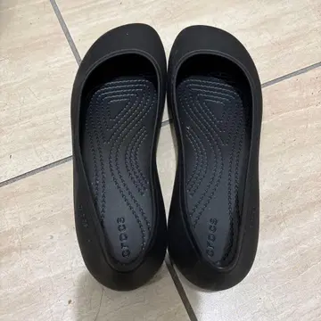 Crocs 브루클린 7 블랙 플랫슈즈 가격 인하 불가