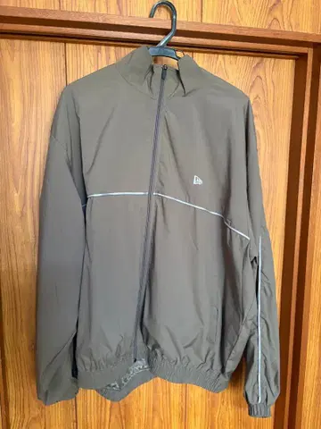 New Era 나일론 자켓