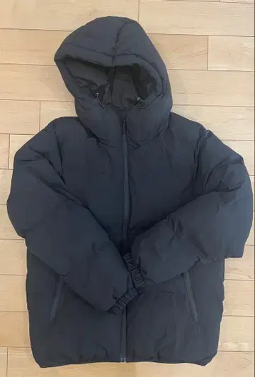 GU 블랙 다운 자켓 M 사이즈