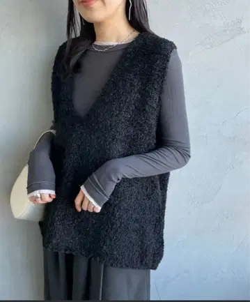 미즈이로 인드 와이드 V넥 니트 베스트