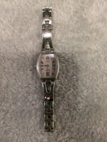 엘레강트한 아날로그 손목시계 실버