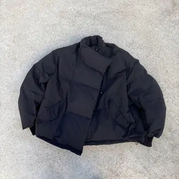 오버 사이즈 블랙 다운 자켓