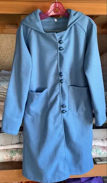 후드 부착 블루 롱 코트