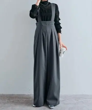 깔끔한 실루엣으로 어른스럽게. 하이웨스트 턱 살로펫