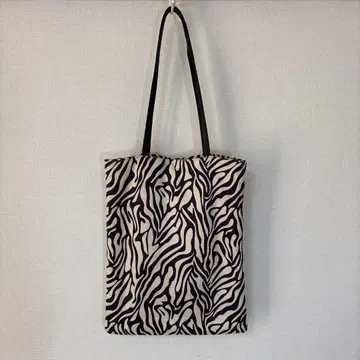 제브라 패턴 토트백