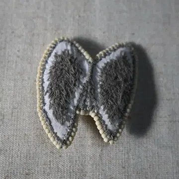 나비 모양 펠트 브로치 미나 페르호넨
