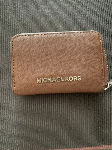 MICHAEL KORS 브라운 코인 케이스