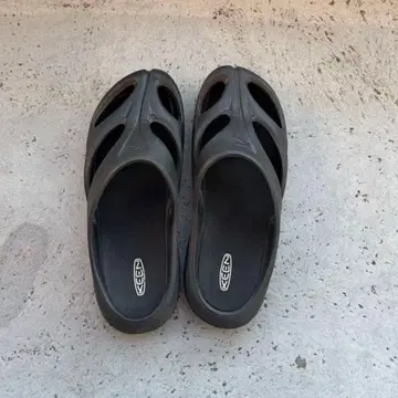 KEEN 블랙 샌들 덤 포함
