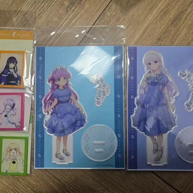 서머포켓츠 아크릴스탠드 판매합니다.