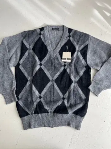 다이아몬드 패턴 그레이 계열 스웨터 L 사이즈 새상품