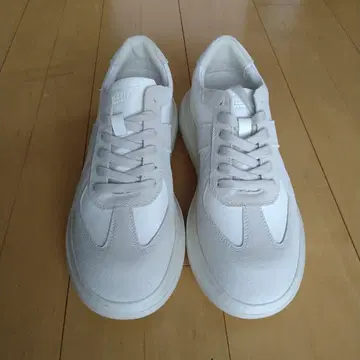 FILLIN 화이트 스니커즈