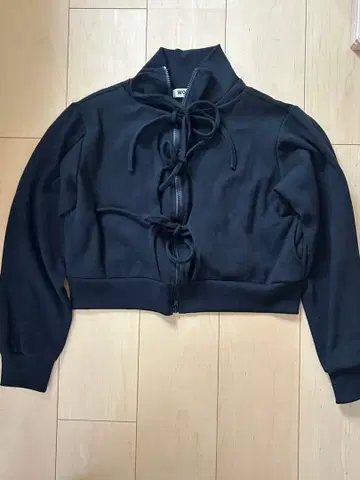 블랙 크롭 후드티 하이넥