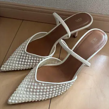 새상품급 ZARA 펄 화이트 뮬 사이즈 39