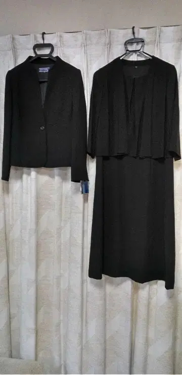 블랙 재킷과 드레스 세트