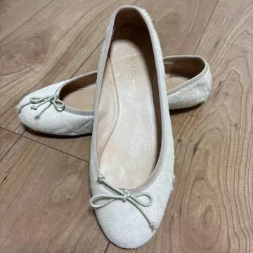 아이보리 플랫슈즈 리본 포함