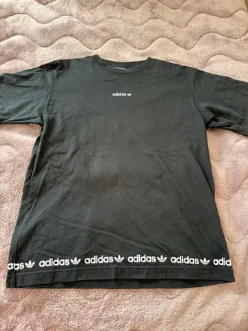 adidas 블랙 T셔츠 S사이즈 로고