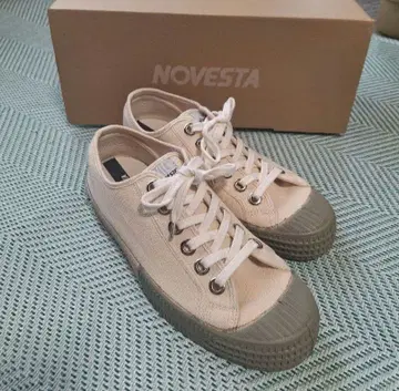 노베스타 레어 스니커즈 24cm