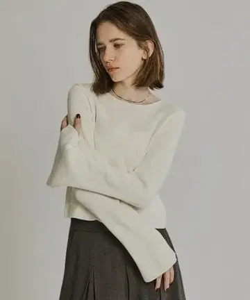 이번 시즌 신상 코튼 캐시미어 슬릿 슬리브 니트 PUBLIC TOKYO