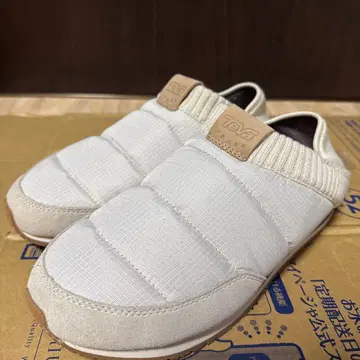 Teva 화이트 슬립온 모크 슈즈