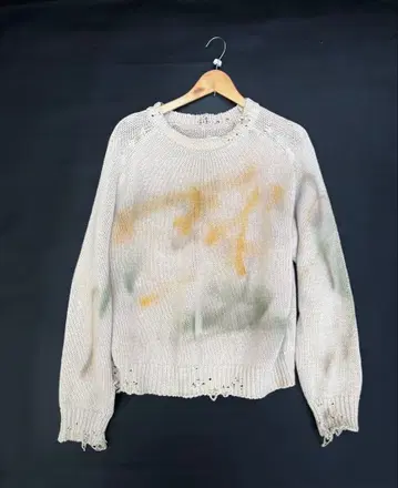 Simply Complicated 데미지 가공 니트 스웨터