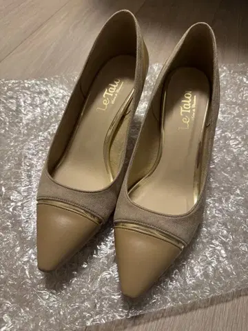 르 탈롱 베이지 스틸레토 하이힐