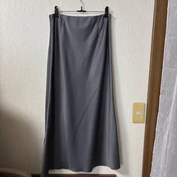 이에나 새틴 슬릿 스커트