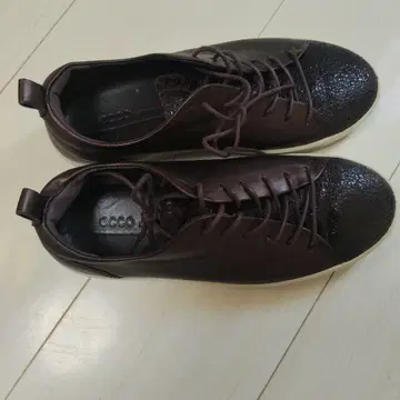 ECCO 브라운 레이스업 스니커즈