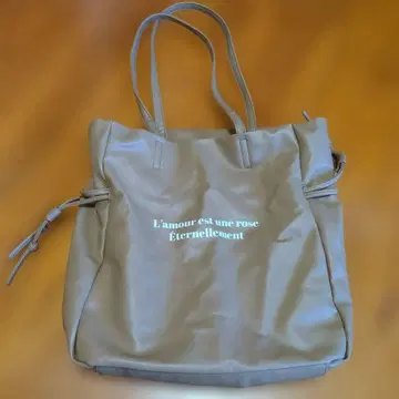 베이지 토트백 합성 피혁