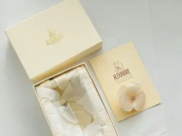 ALEXANDRE 꽃 모티브 액세서리 브로치