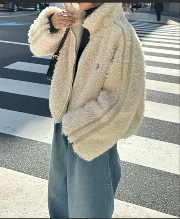 크림색 플리스 보아 자켓 M