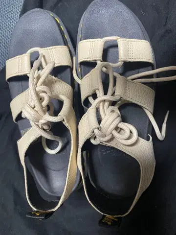 바운싱 밑창 스포츠 샌들