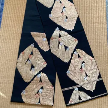 검은색 바탕 금실 자수 후쿠로 오비