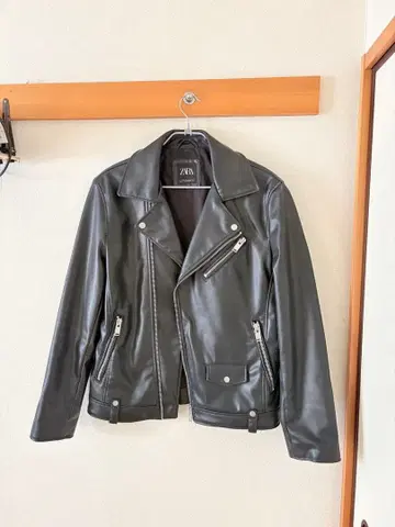 ZARA 블랙 가죽 라이더 자켓