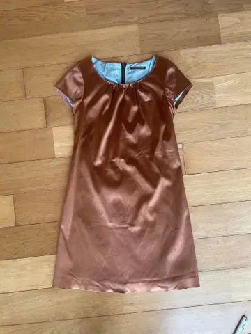 샴페인 골드 브라운 새틴 원피스 WORLD