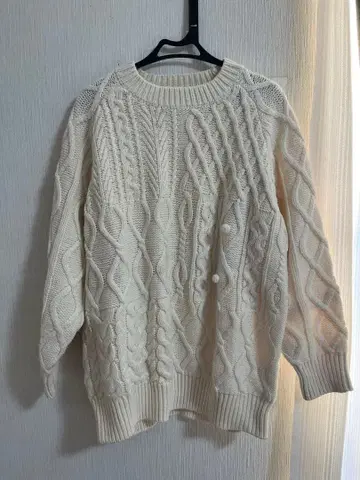 로리즈팜 아이보리 케이블 니트 스웨터