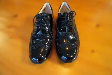 클락스 블랙 에나멜 로퍼 낮은 힐