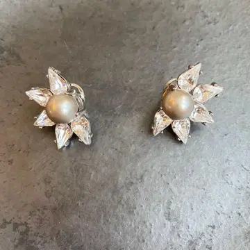 앤톤휴니스 ANTON HEUNIS 엘레강트한 꽃 모양 펄 귀걸이 결혼식