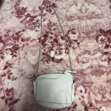 ZARA 화이트 가죽 숄더백