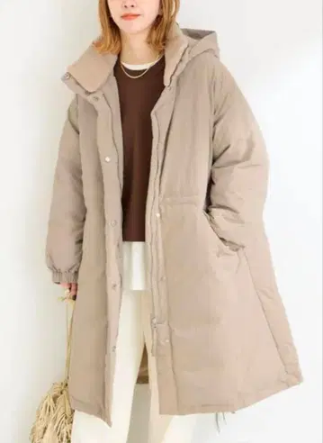 베이지 후드 부착 롱 다운 자켓