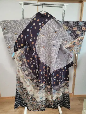 이국풍 사선 패턴 기모노 (순수 실크)