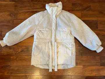 화이트 보아 자켓 후드 부착