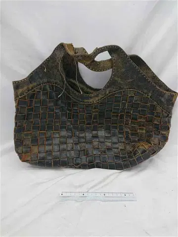 코비라 악어 엠보싱 가죽 메쉬 토트백 블랙 계열 여성용