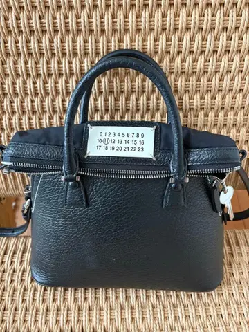 블랙 가죽 숄더백