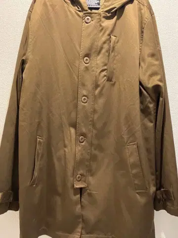 카키 후드 부착 트렌치코트