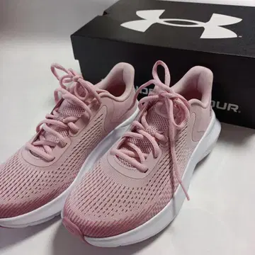 언더아머 핑크 스니커즈
